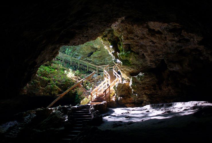 Maquoketa Caves hikes in iowa